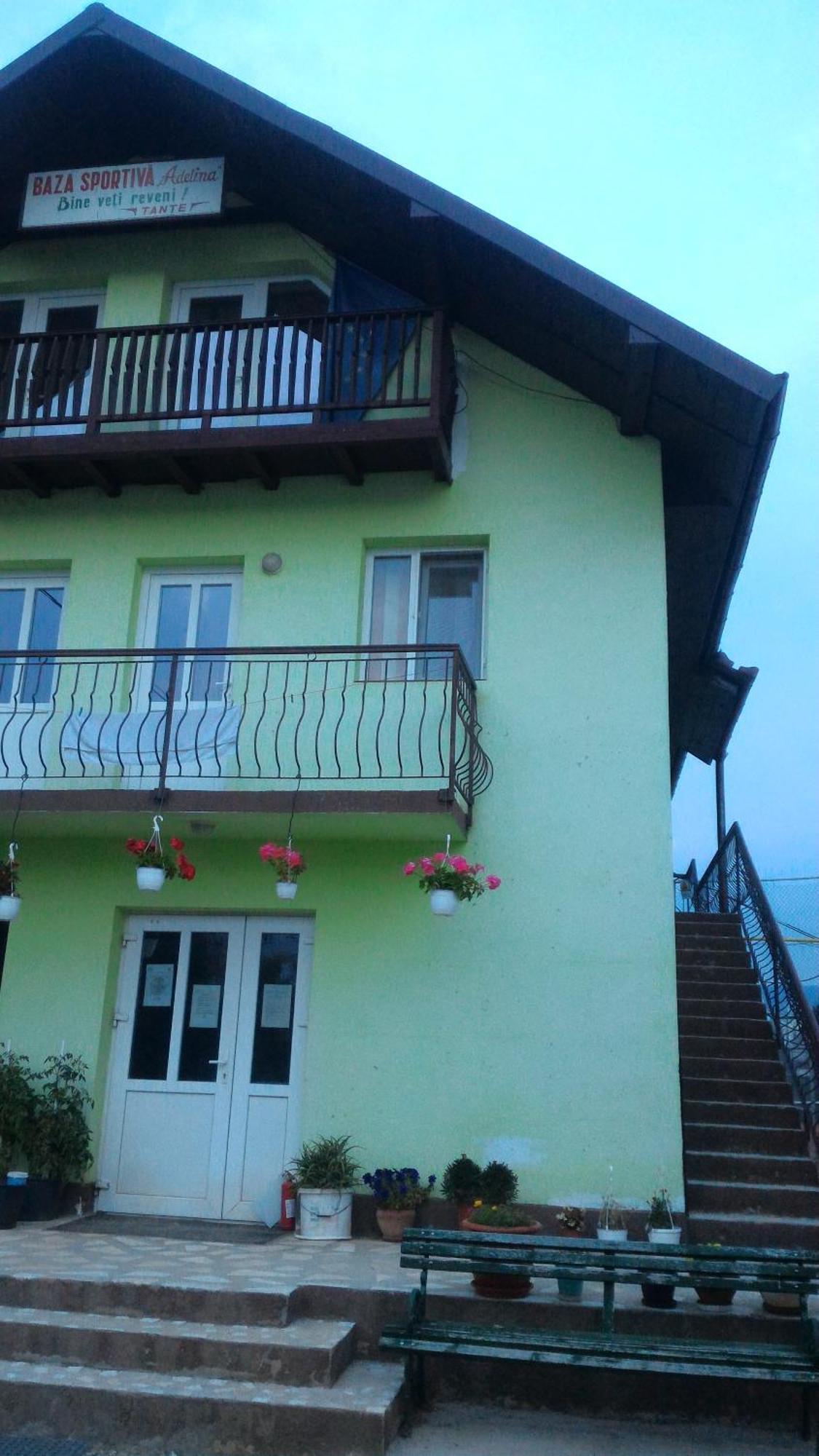 Baza Sportiva Adelina Hotell Cîmpulung Exteriör bild