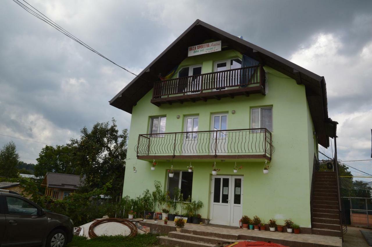 Baza Sportiva Adelina Hotell Cîmpulung Exteriör bild