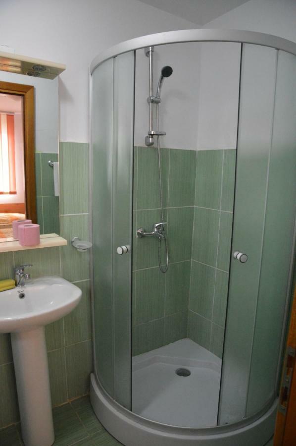 Baza Sportiva Adelina Hotell Cîmpulung Exteriör bild